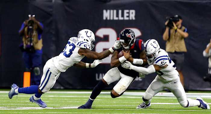 wild-card-colts-texans-darius-leonard.jpg